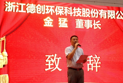 鄉(xiāng)音不改，情系母?！敖鹨悦鳘?jiǎng)教獎(jiǎng)學(xué)基金”頒獎(jiǎng)典禮在崇仁中學(xué)隆重舉行